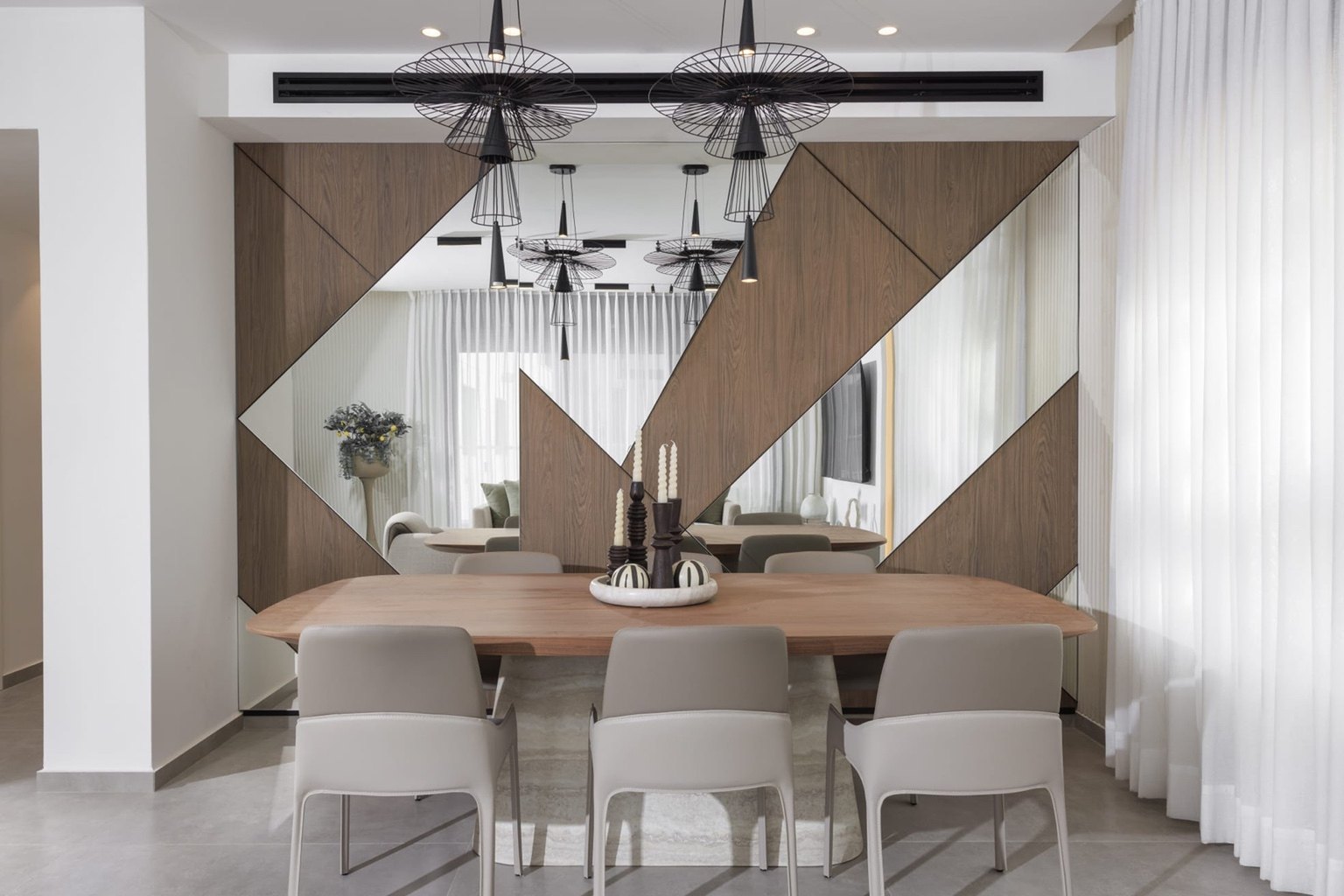Mini penthouse in Ir Yamim, Netanya - dining area, model apartment