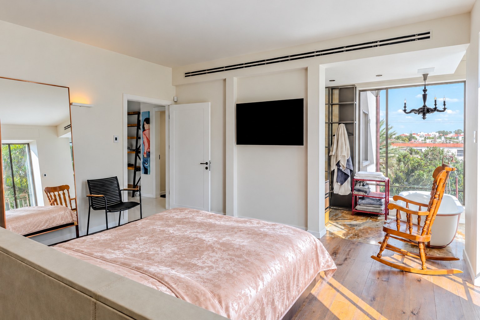 CASA D’ARTE - master bedroom, bath and view