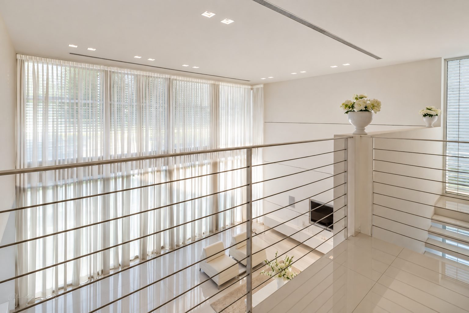 Private house in Rom 2000, West Raanana - gallery landing over the double space