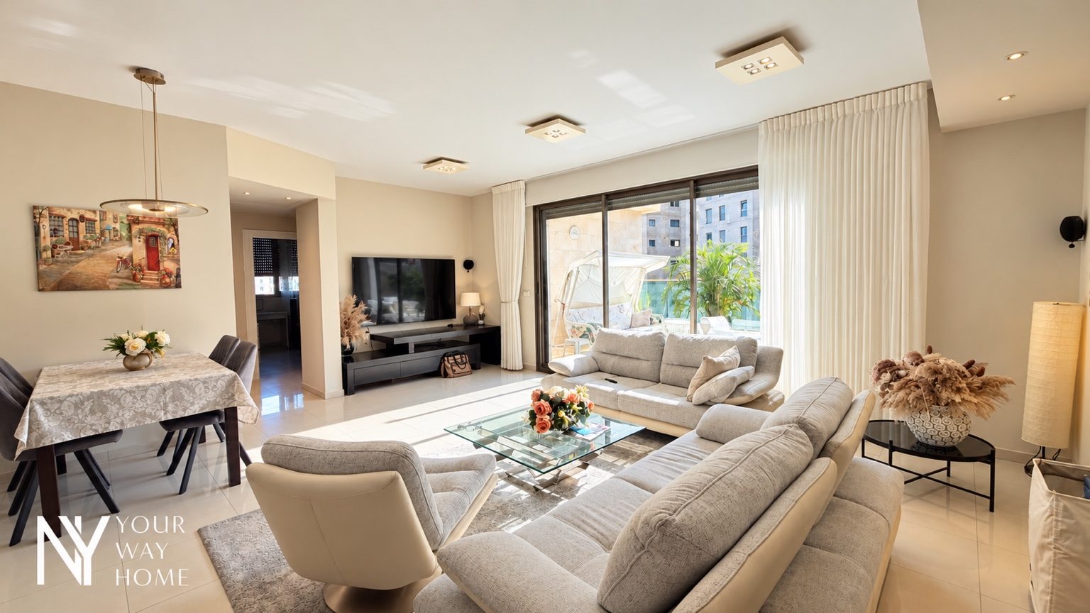 Living room and dining area opening to the 38 sqm terrace - mini penthouse in Ramat Aviv, Tel Aviv